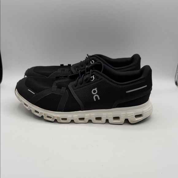 On Running CLOUD 6 Men\'s 8.5 Black and White Sneakers no insoles S11